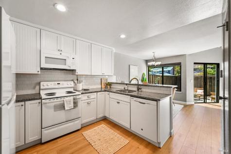 105 Marylyn Circle Petaluma CA 94952