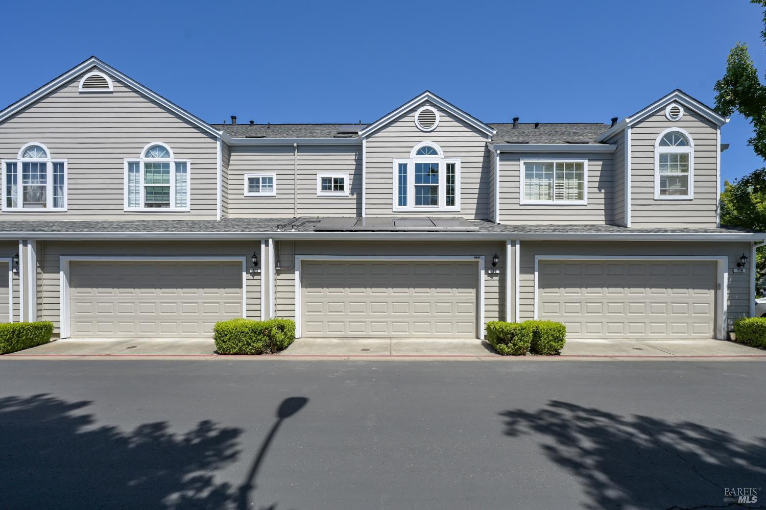 718 W Jasmine Circle Santa Rosa CA 95407