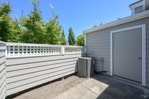 718 W Jasmine Circle Santa Rosa CA 95407
