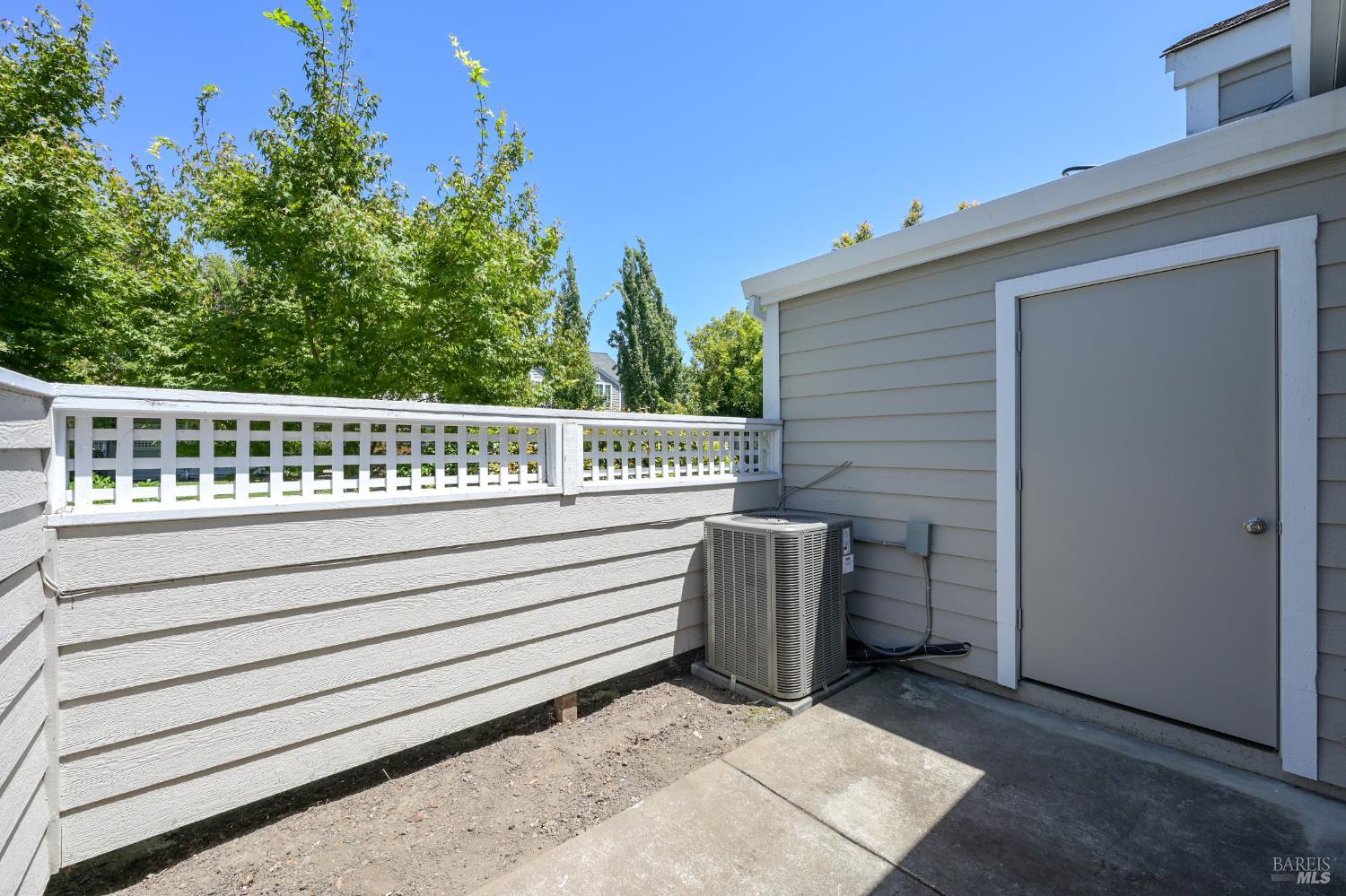 718 W Jasmine Circle Santa Rosa CA 95407