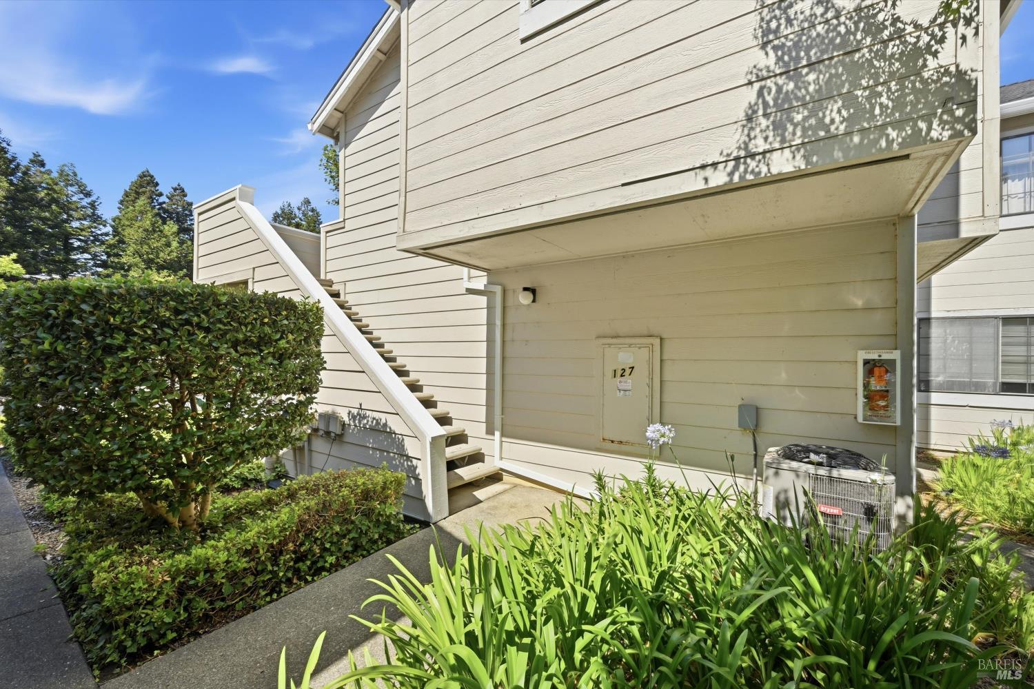 127 Golden Gate Circle Napa CA 94558