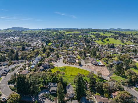 509 Larch Drive Petaluma CA 94952
