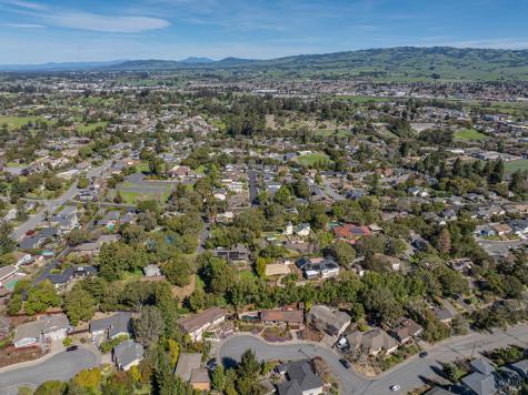 509 Larch Drive Petaluma CA 94952