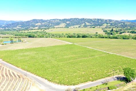 5520-1 W Soda Rock Lane Healdsburg CA 95448