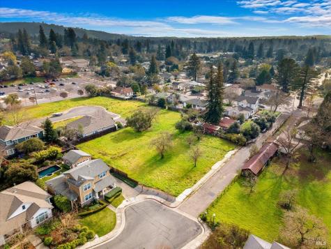 972 Lupine Court Healdsburg CA 95448