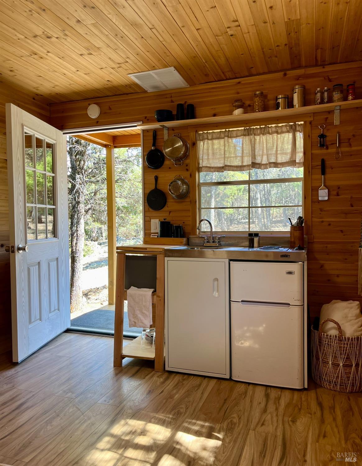6775 County Road 110 Hopland CA 95449
