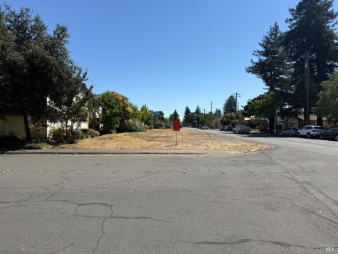 1102 North Street Santa Rosa CA 95404