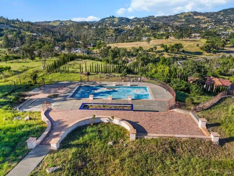 3981 Skyfarm Drive Santa Rosa CA 95403