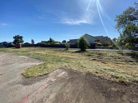 2016 Dennis Lane Santa Rosa CA 95403