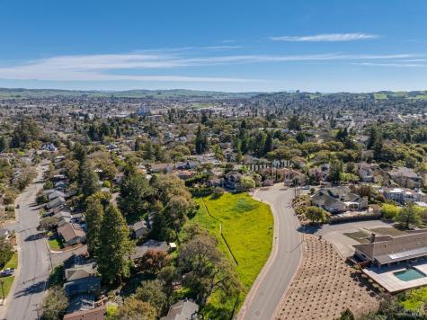 513 Larch Drive Petaluma CA 94952
