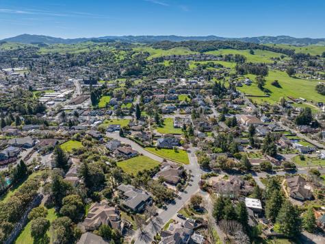 513 Larch Drive Petaluma CA 94952
