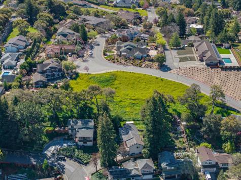 513 Larch Drive Petaluma CA 94952