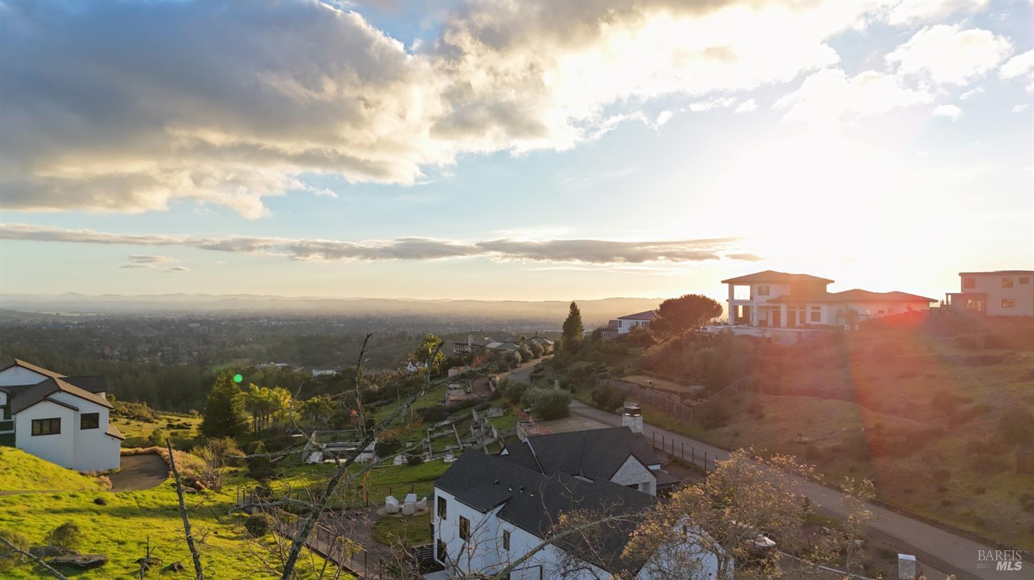 2290 Newgate Court Santa Rosa CA 95404