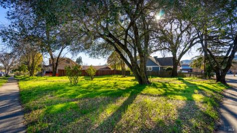 209 E 1st Street Cloverdale CA 95425