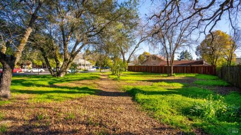 209 E 1st Street Cloverdale CA 95425