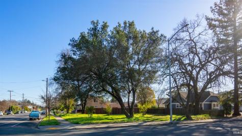 209 E 1st Street Cloverdale CA 95425