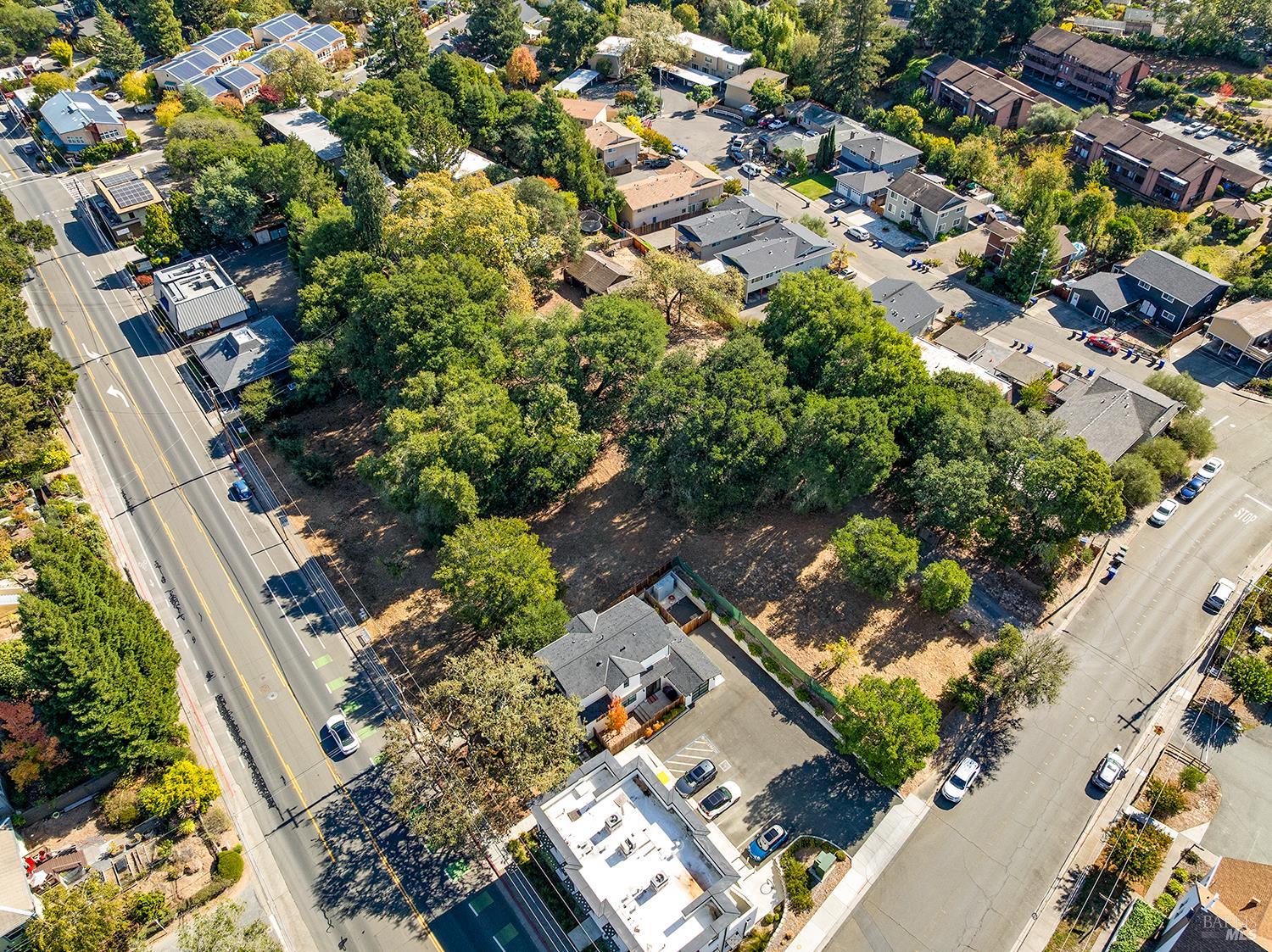 7621 Healdsburg Avenue Sebastopol CA 95472