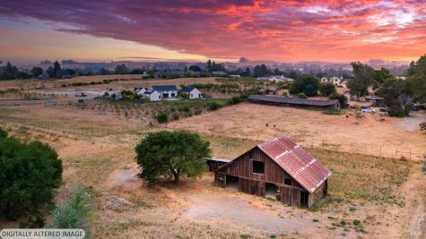 2010 Live Oak Farm Lane Petaluma CA 94952