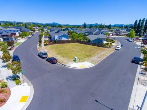 1944 San Salvador Drive Santa Rosa CA 95403