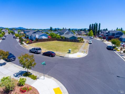 1944 San Salvador Drive Santa Rosa CA 95403