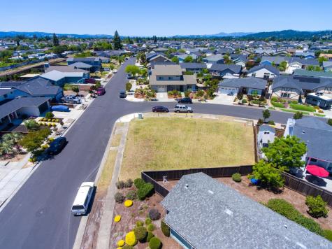 1944 San Salvador Drive Santa Rosa CA 95403