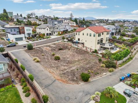 2128 Wedgewood Way Santa Rosa CA 95404