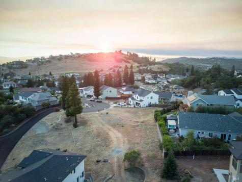 1935 Lyon Court Santa Rosa CA 95403