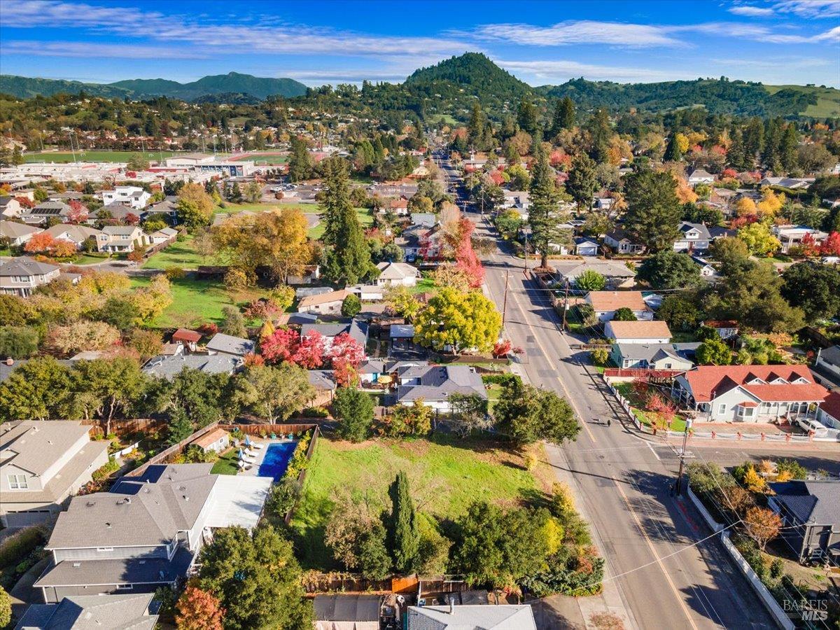 119 Powell Avenue Healdsburg CA 95448