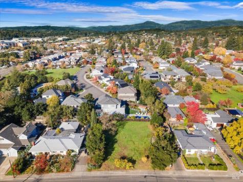 119 Powell Avenue Healdsburg CA 95448