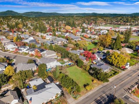 119 Powell Avenue Healdsburg CA 95448