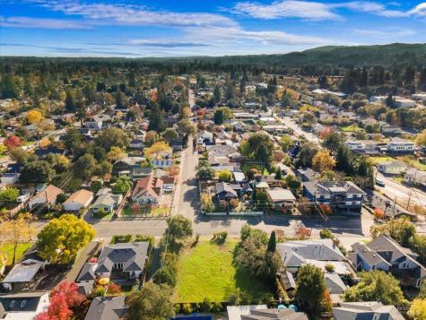 119 Powell Avenue Healdsburg CA 95448