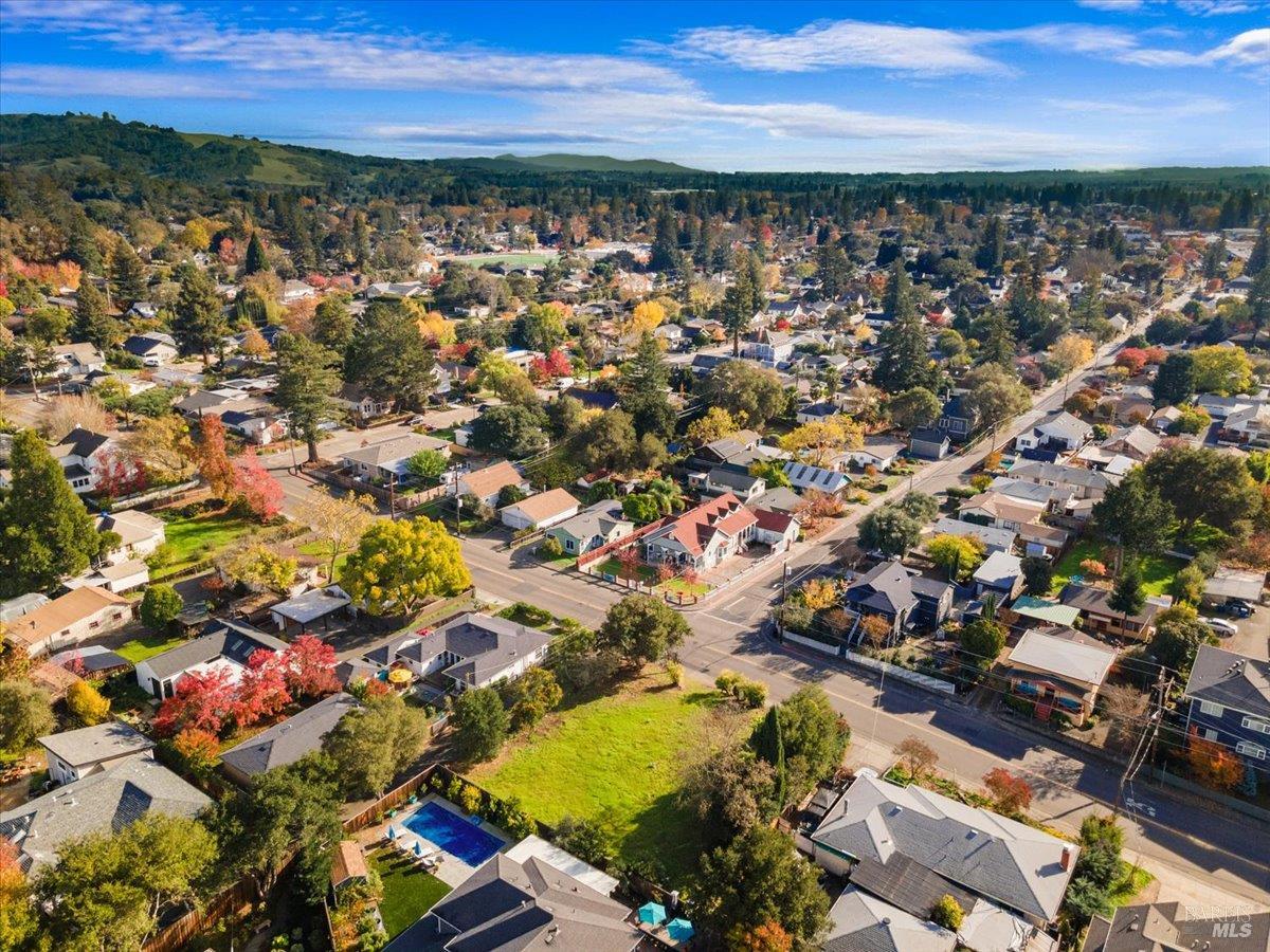 119 Powell Avenue Healdsburg CA 95448