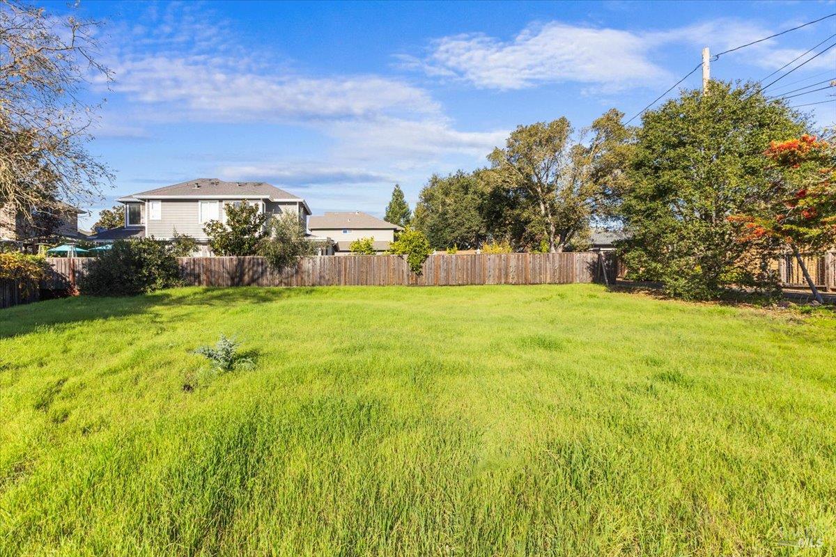 119 Powell Avenue Healdsburg CA 95448