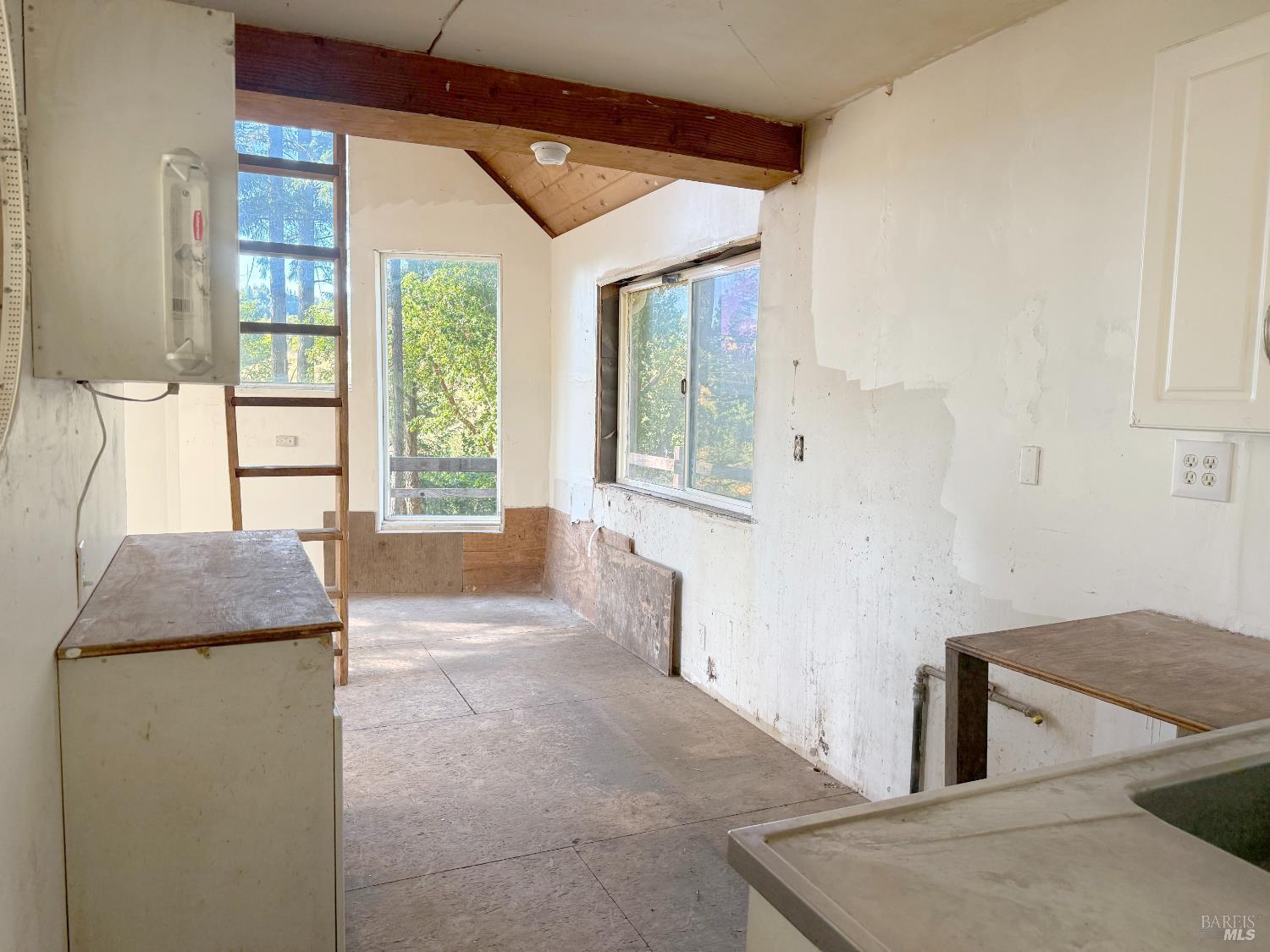 940 Woodman Creek Laytonville CA 95454