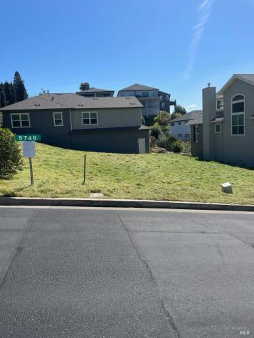 5740 Fairway Knoll Lane Santa Rosa CA 95403