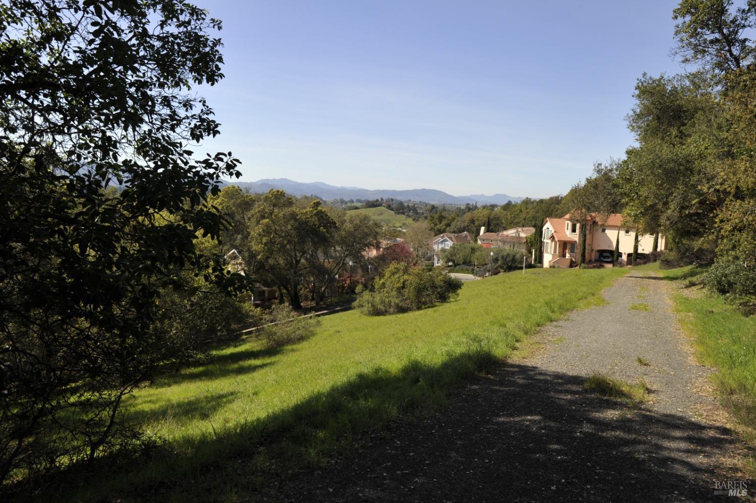 279-283 Clear Ridge Drive Healdsburg CA 95448