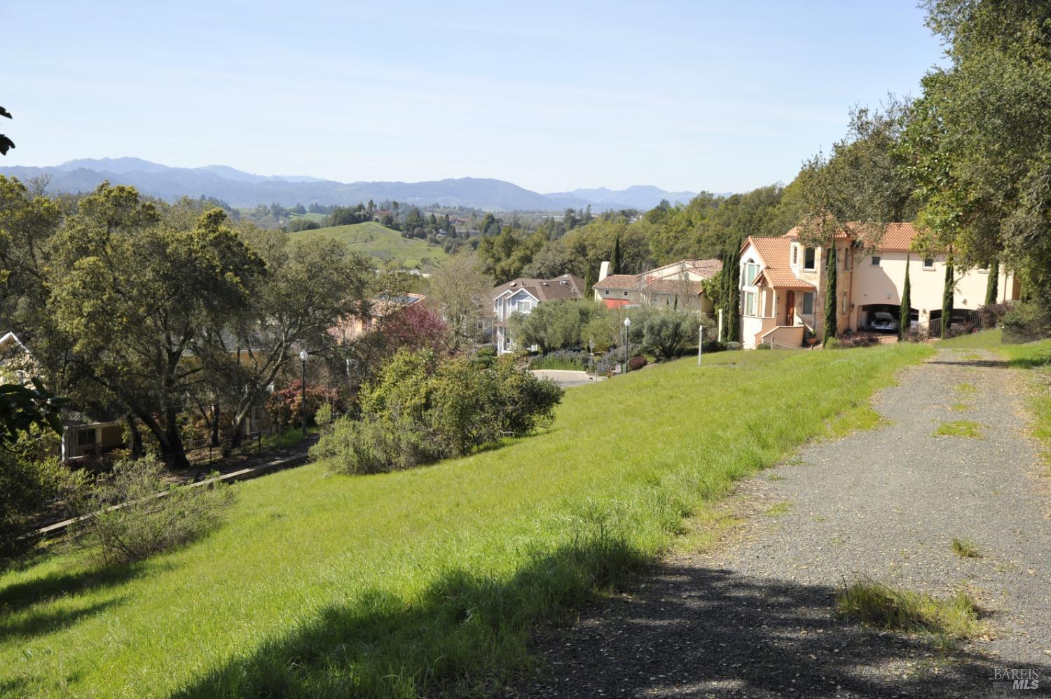 279-283 Clear Ridge Drive Healdsburg CA 95448