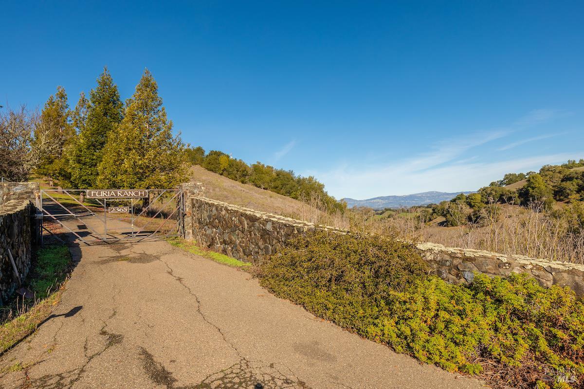 2365 Sweetwater Springs Road Healdsburg CA 95448