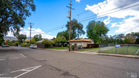 593 W 2nd Street Cloverdale CA 95425