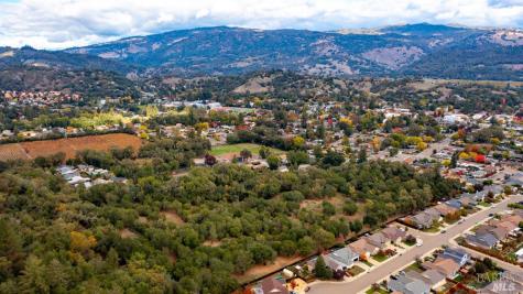 593 W 2nd Street Cloverdale CA 95425