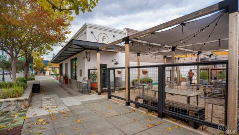 593 W 2nd Street Cloverdale CA 95425