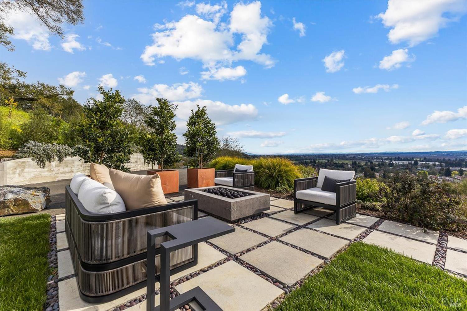 620 Coghlan Road Healdsburg CA 95448