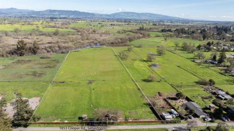 1853 Cooper Road Sebastopol CA 95472