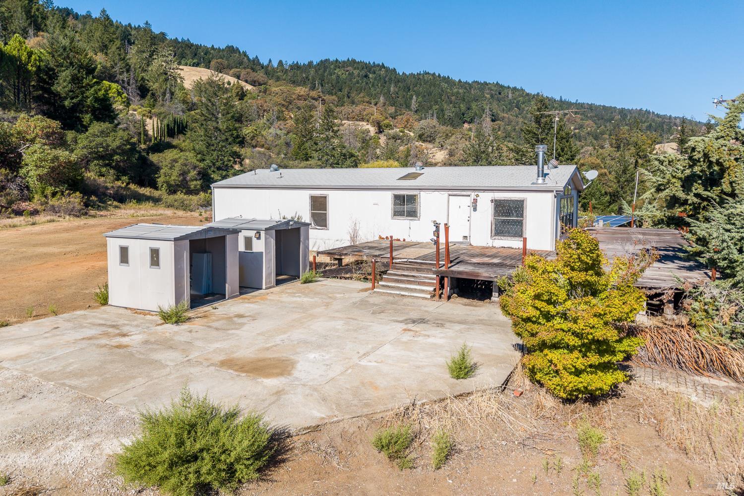 6650 Robinson Creek Road Ukiah CA 95482