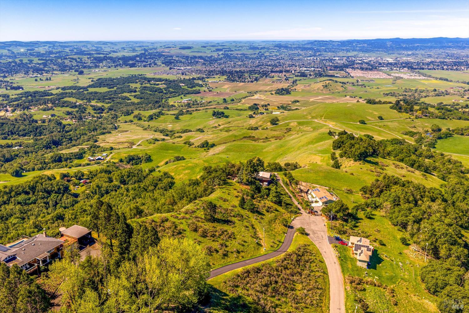 6048 Hyland Way Penngrove CA 94951