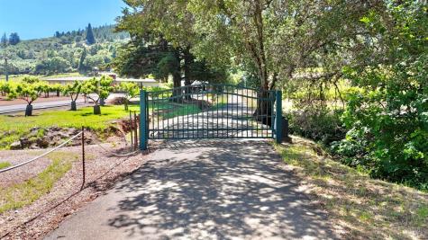 8207 W Dry Creek Road Healdsburg CA 95448