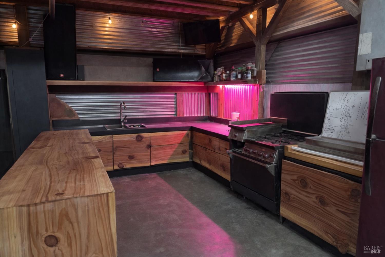 11290 West Road Redwood Valley CA 95470