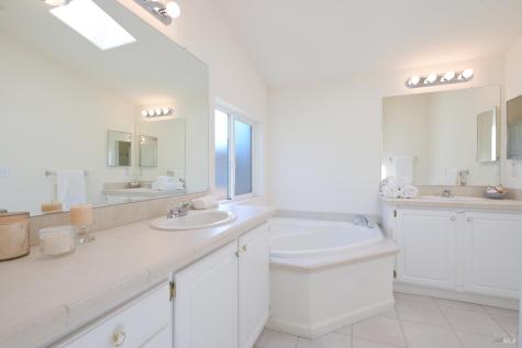 544 Rosewood Circle Petaluma CA 94954