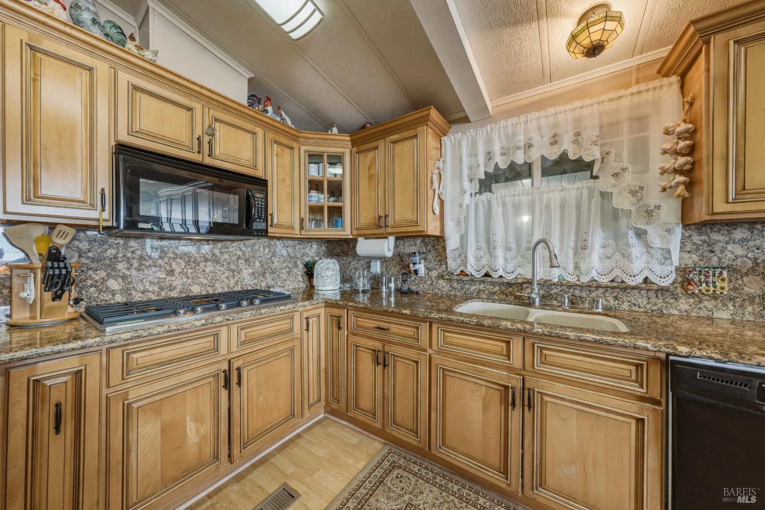 5830 Robin Hill Drive Lakeport CA 95453