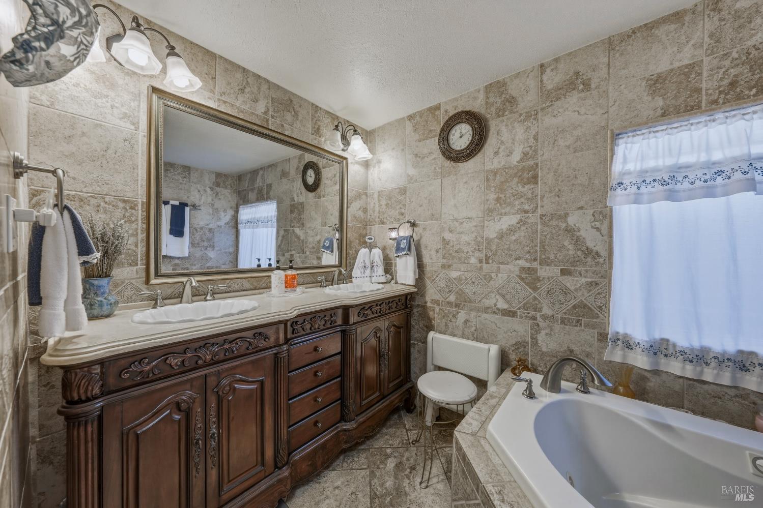 5830 Robin Hill Drive Lakeport CA 95453